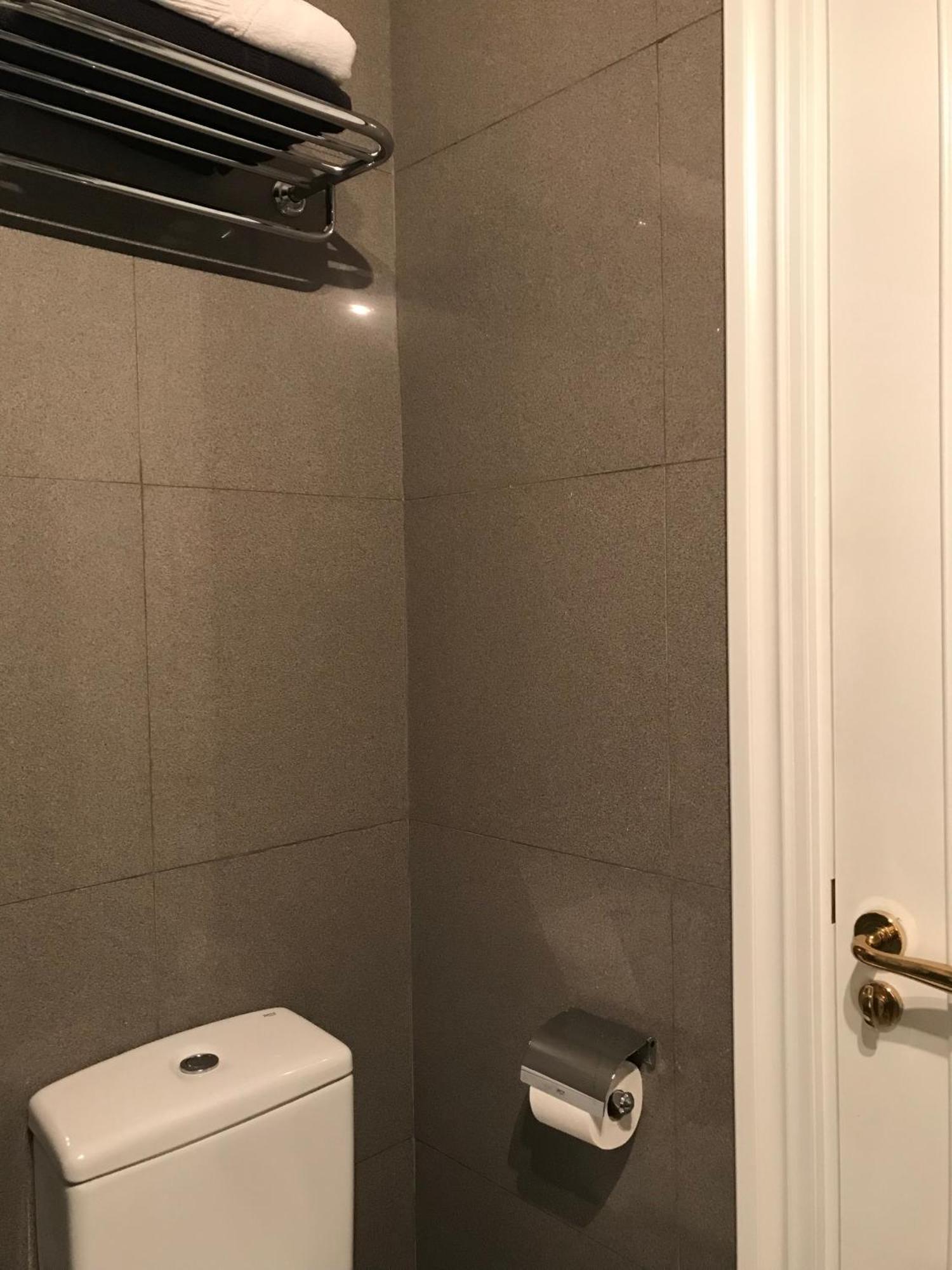 Habitacion Grande Y Confortable Con Bano Privado Junto A Guggenheim Bilbao Ngoại thất bức ảnh