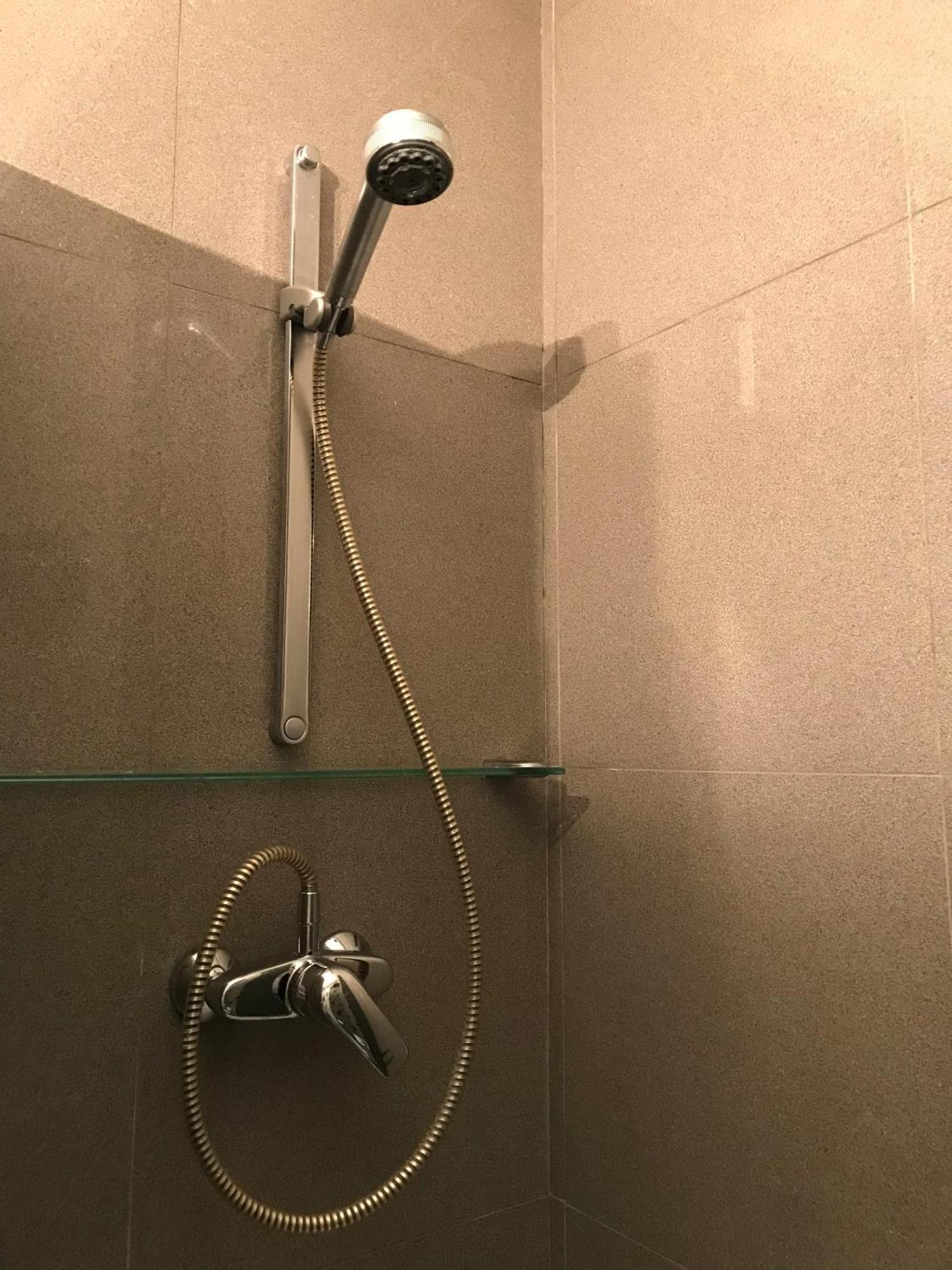 Habitacion Grande Y Confortable Con Bano Privado Junto A Guggenheim Bilbao Ngoại thất bức ảnh